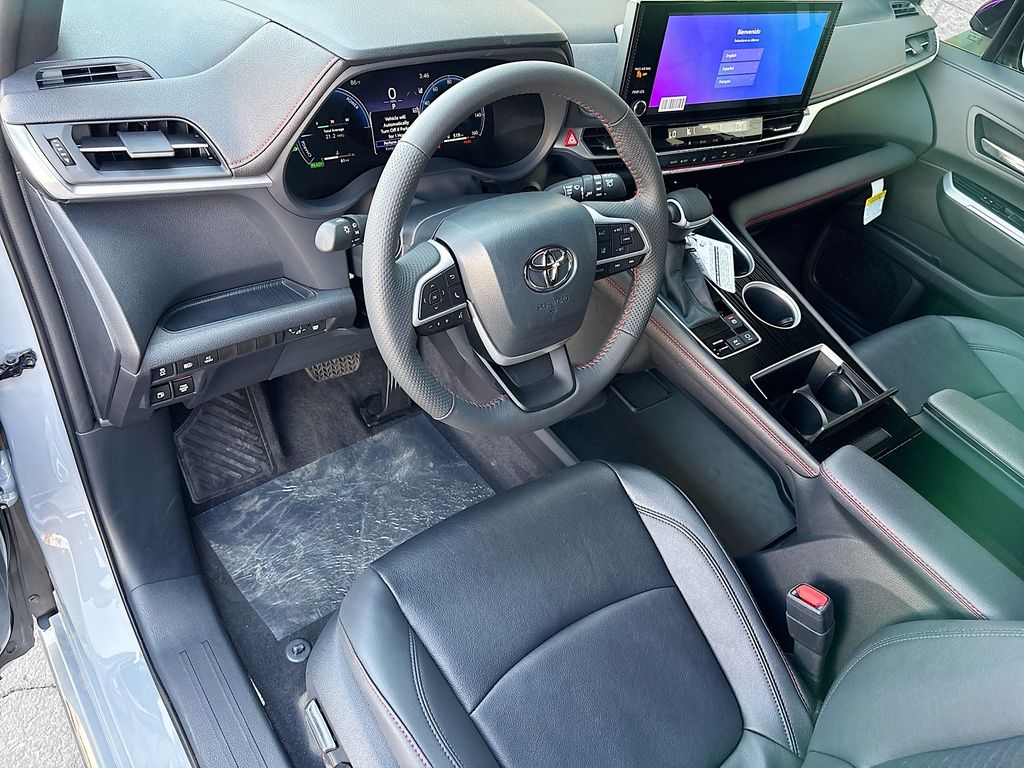 Thumbnail: 2026 Toyota Sienna - 9