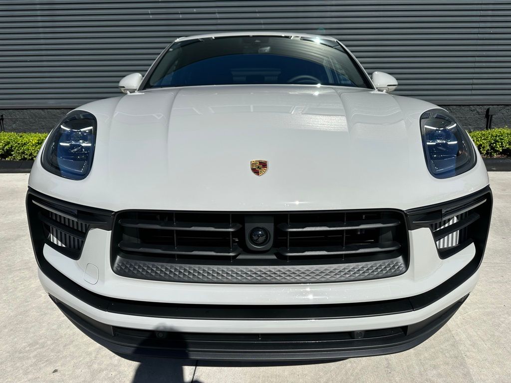 Thumbnail: 2026 Porsche Macan - 8