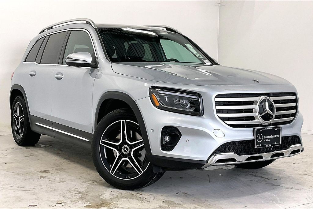 2026 Mercedes-Benz GLB GLB 250 4MATIC's photo