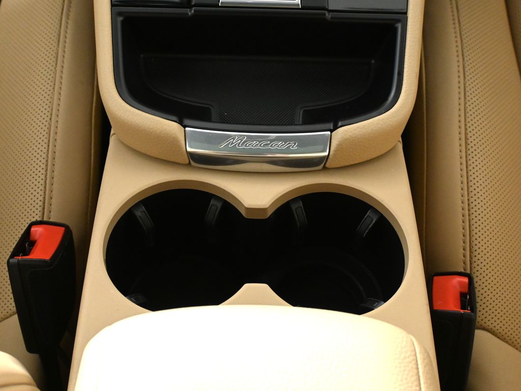 Thumbnail: 2023 Porsche Macan - 27