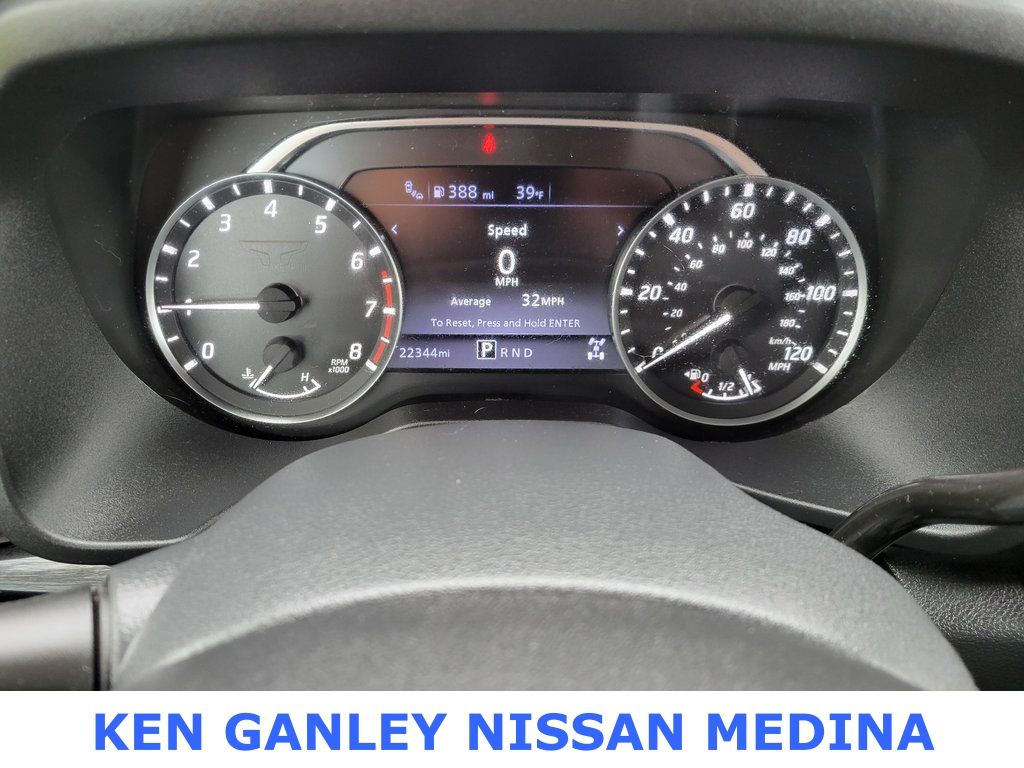 2023 Nissan Titan SV photo