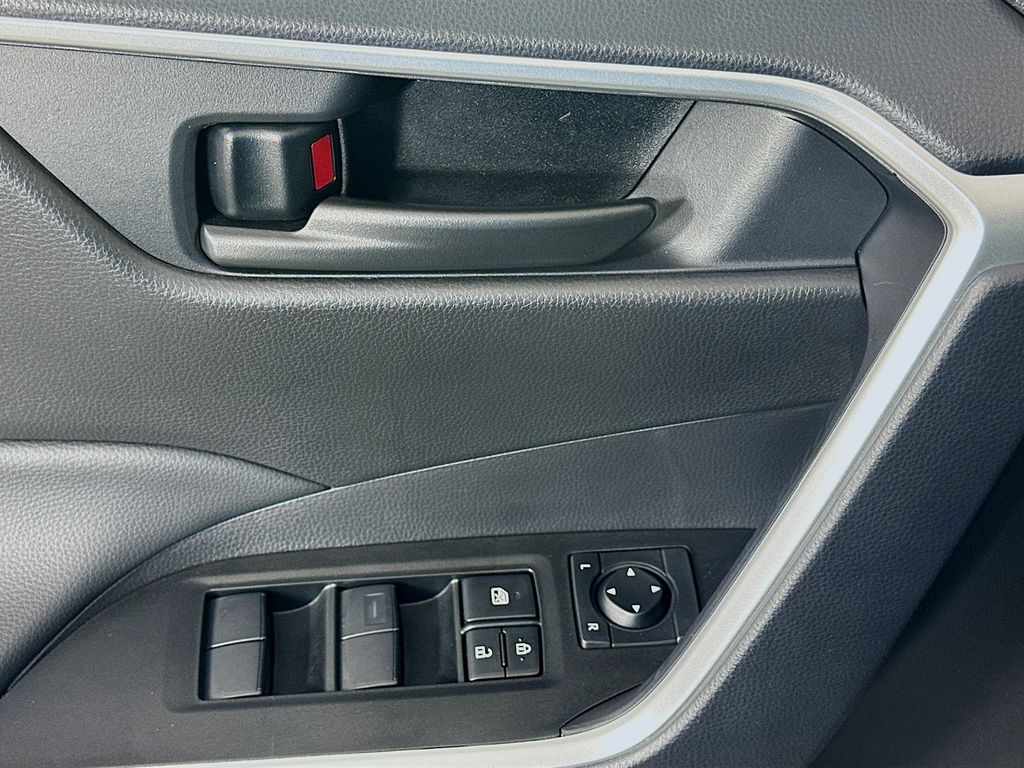 Thumbnail: 2025 Toyota RAV4 - 18