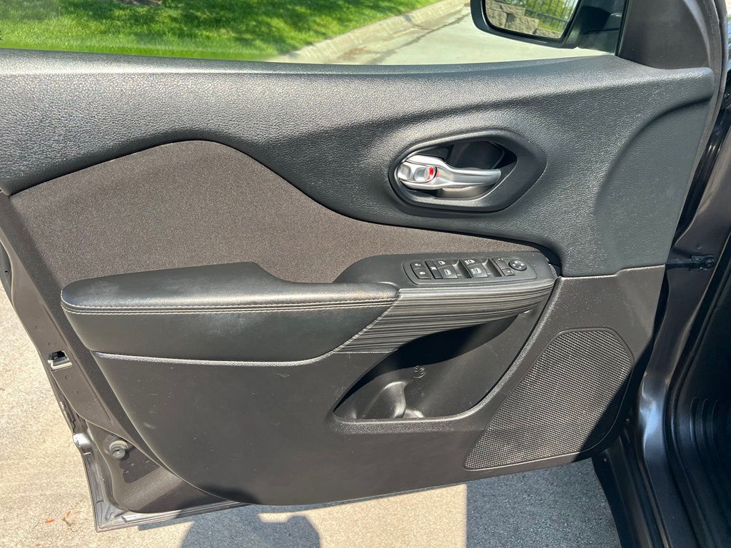 Used 2015 Jeep Cherokee SUV