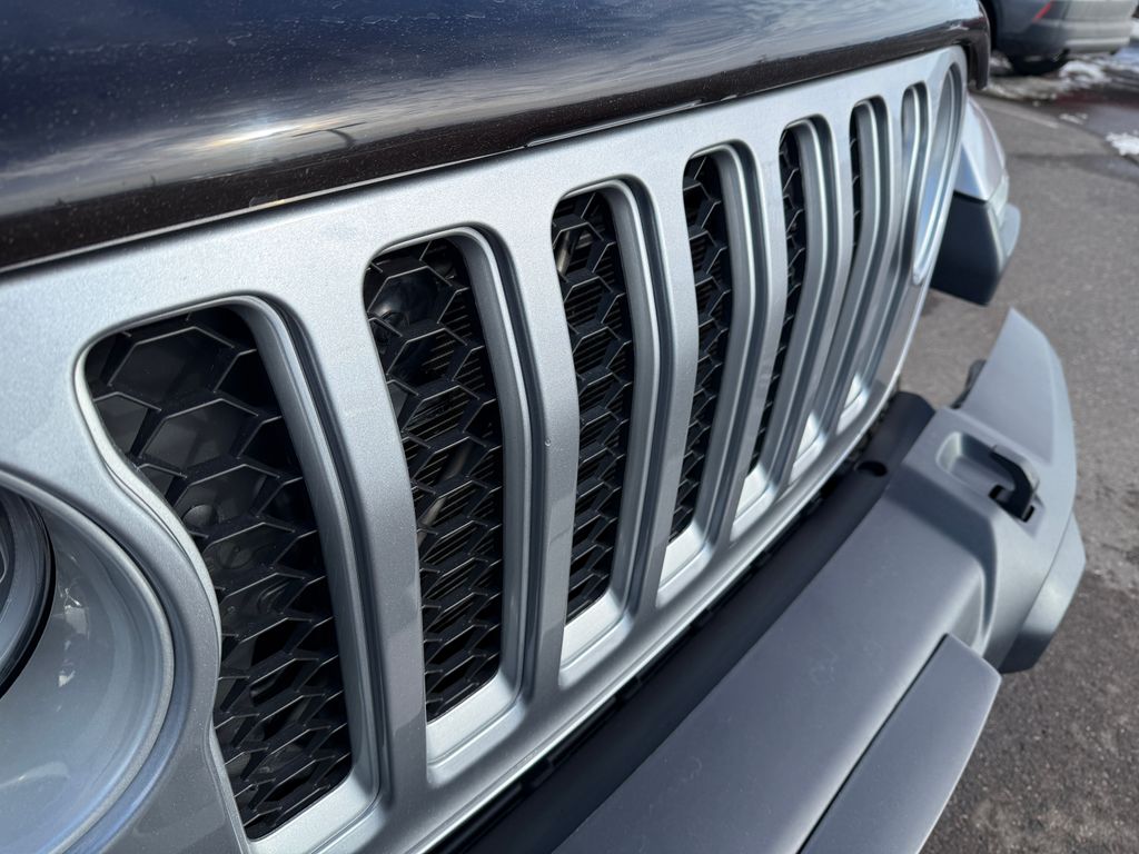 Certified Used 2020 Silver Jeep Overland image 11