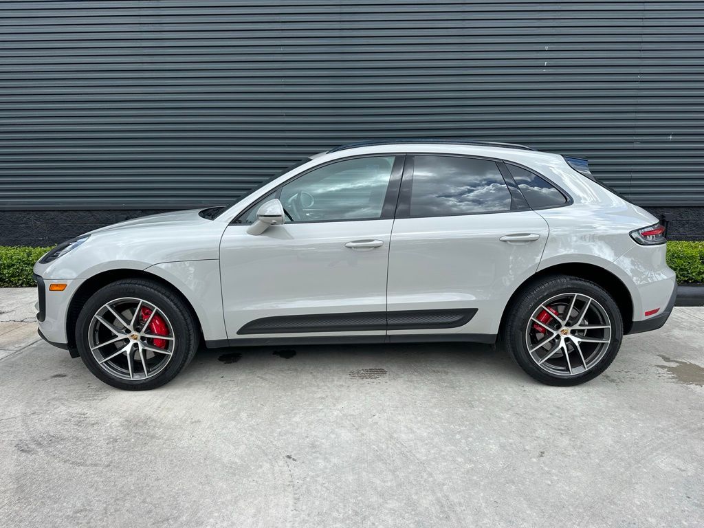 Thumbnail: 2023 Porsche Macan - 2