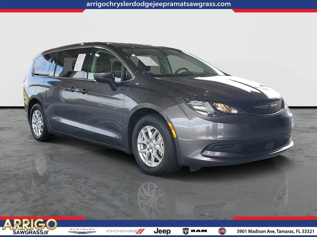 2022 Chrysler Voyager LX