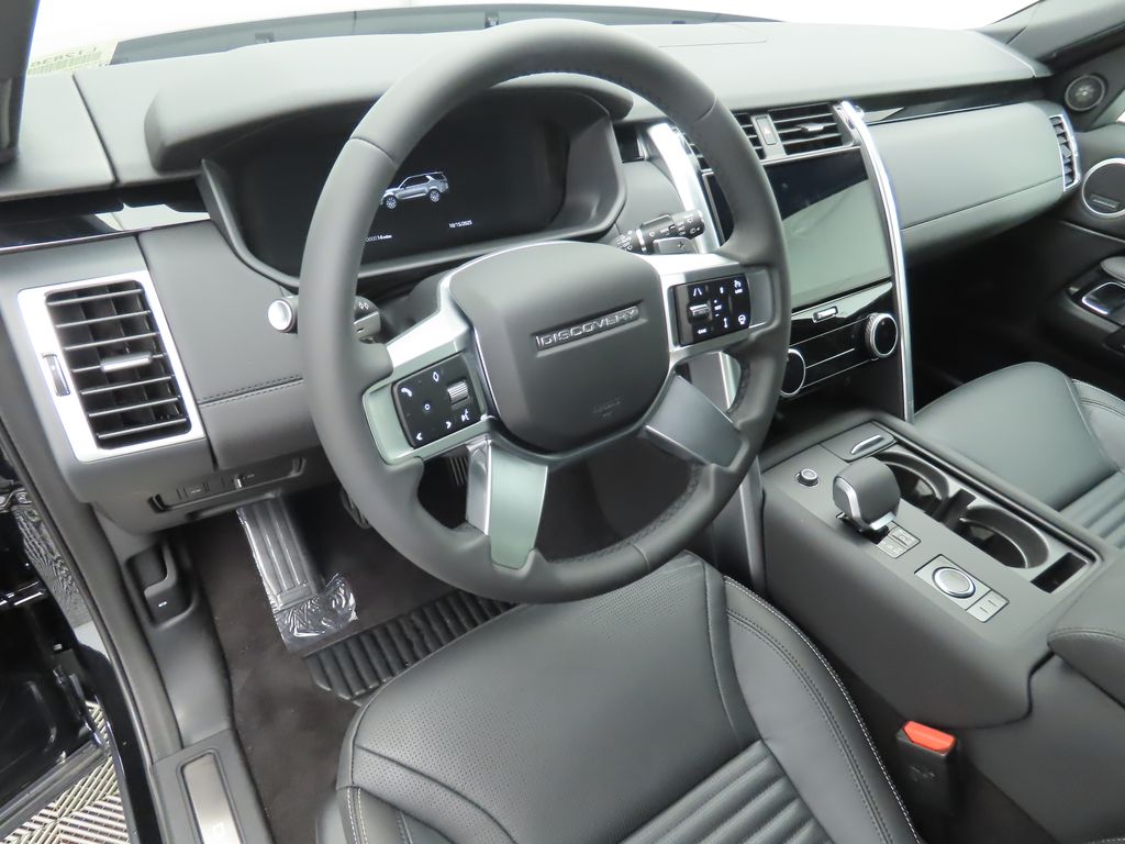 Thumbnail: 2025 Land Rover Discovery - 9