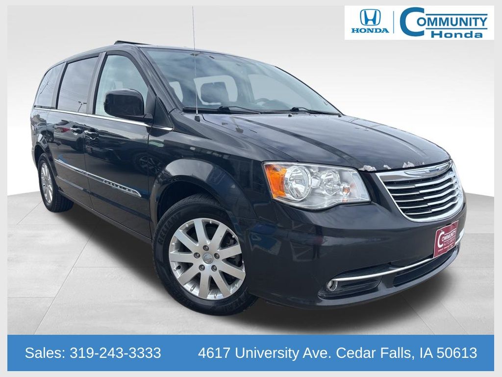 2016 Chrysler Town & Country Touring FWD