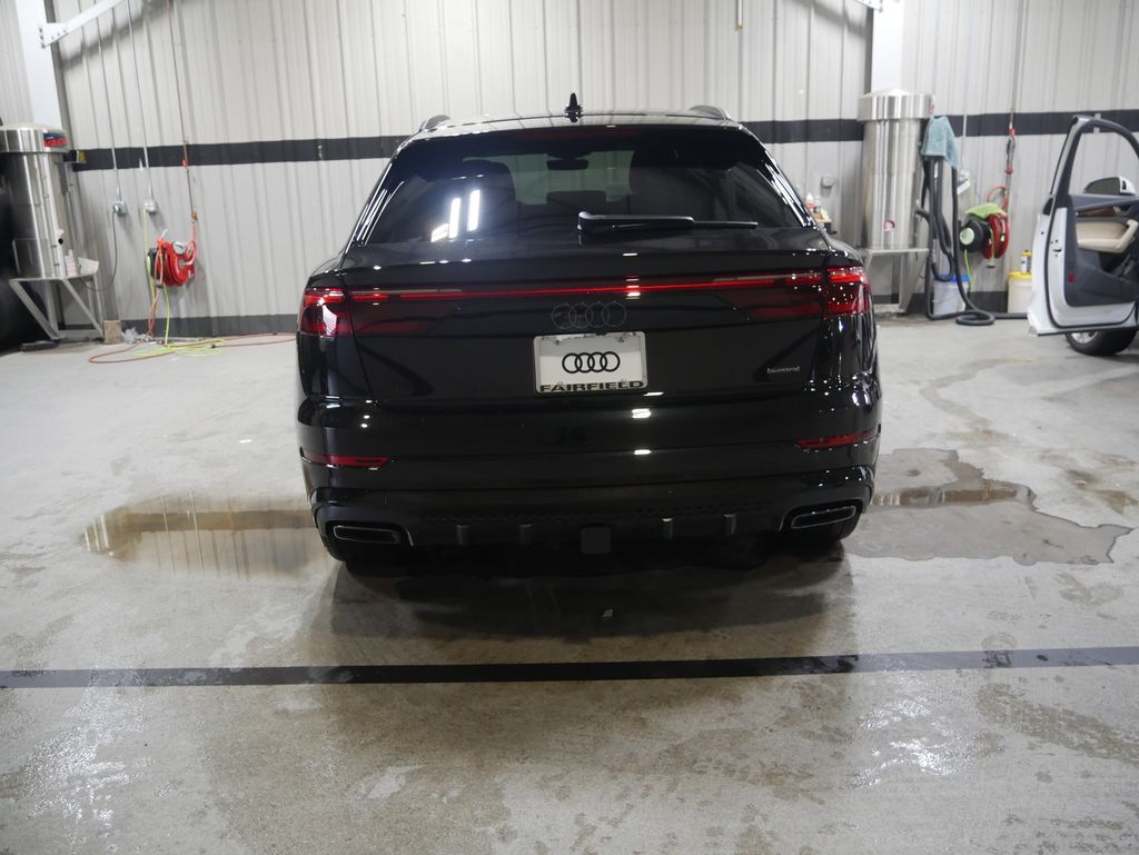 Thumbnail: 2026 Audi Q8 - 4
