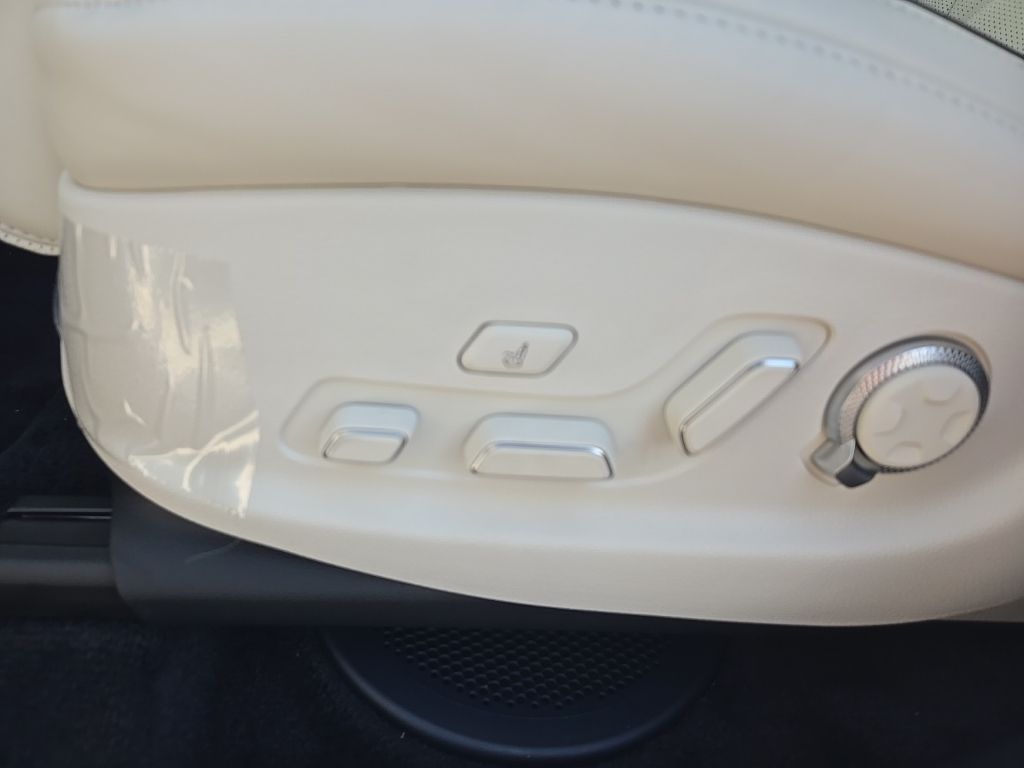 Thumbnail: 2026 Genesis GV80 - 16