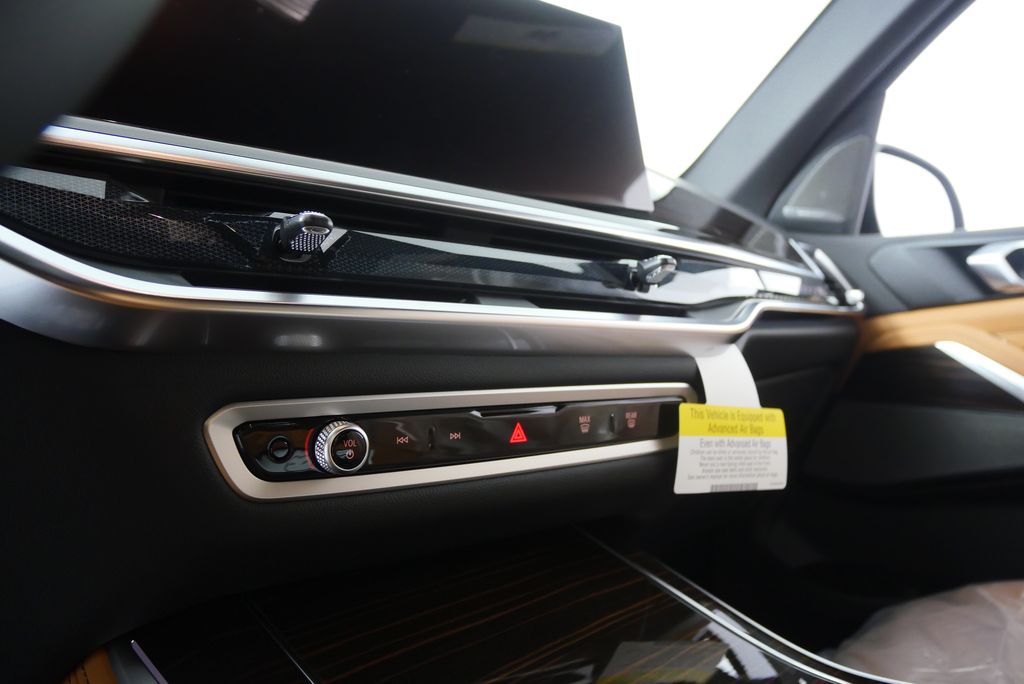 Thumbnail: 2026 BMW X5 - 21