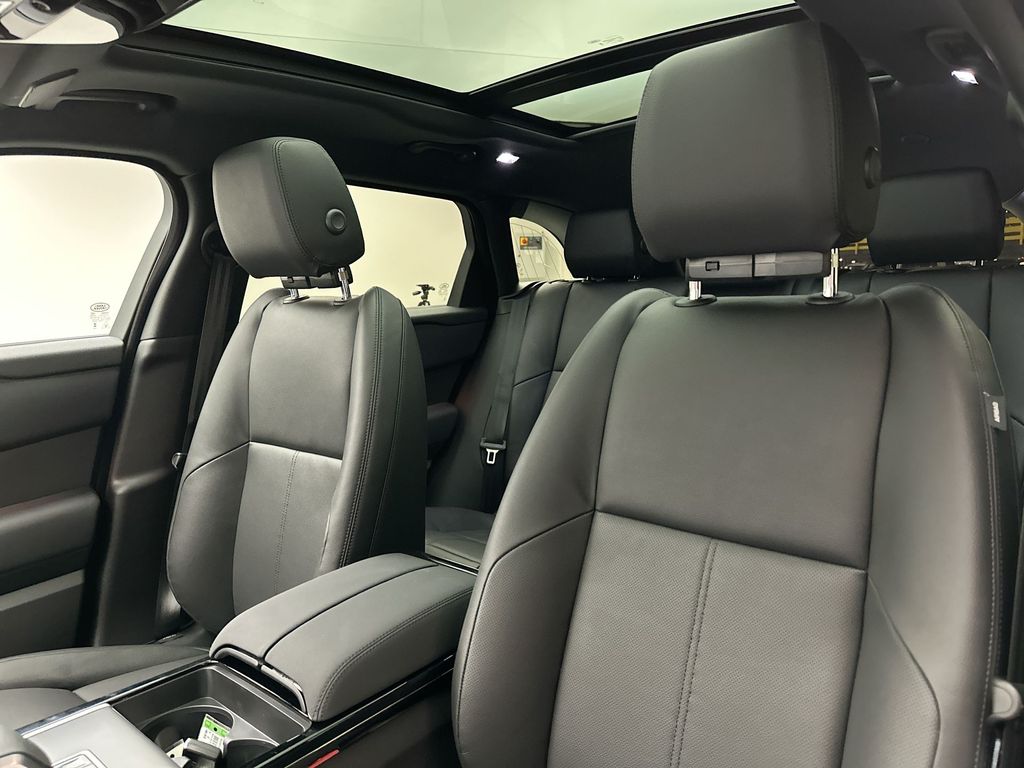 2025 Land Rover Range Rover Velar Dynamic SE 7