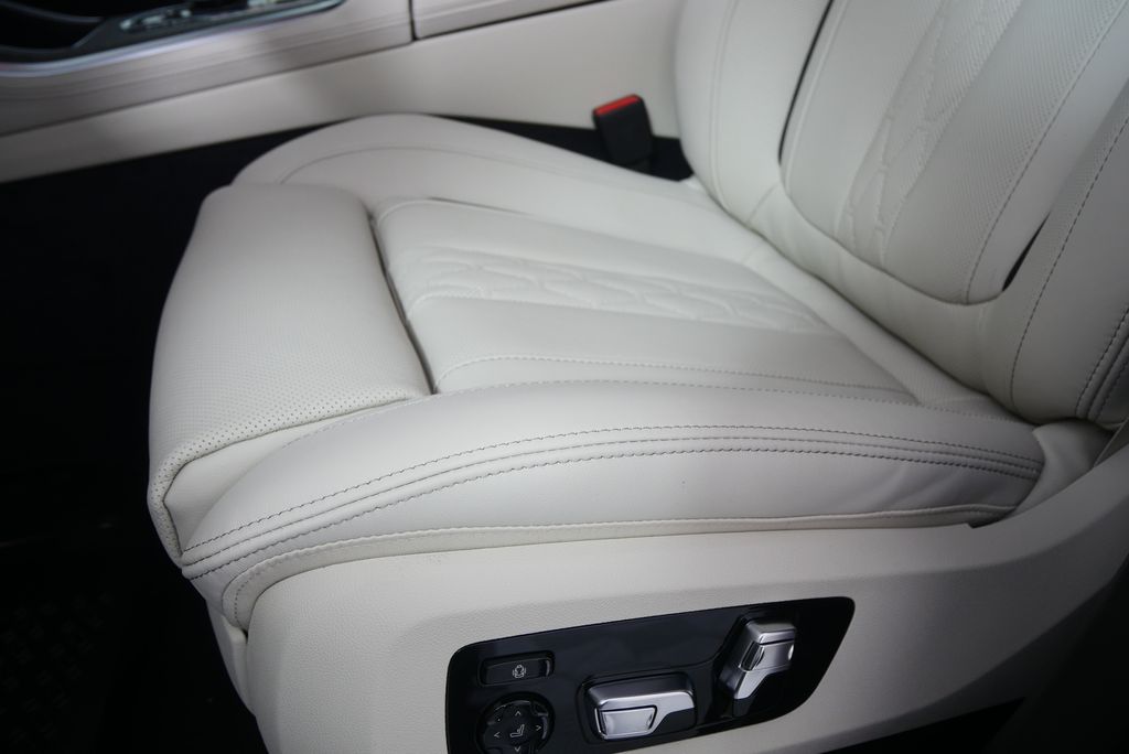 Thumbnail: 2026 BMW X5 - 11