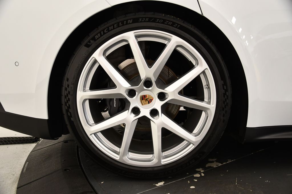 Thumbnail: 2024 Porsche Panamera - 18