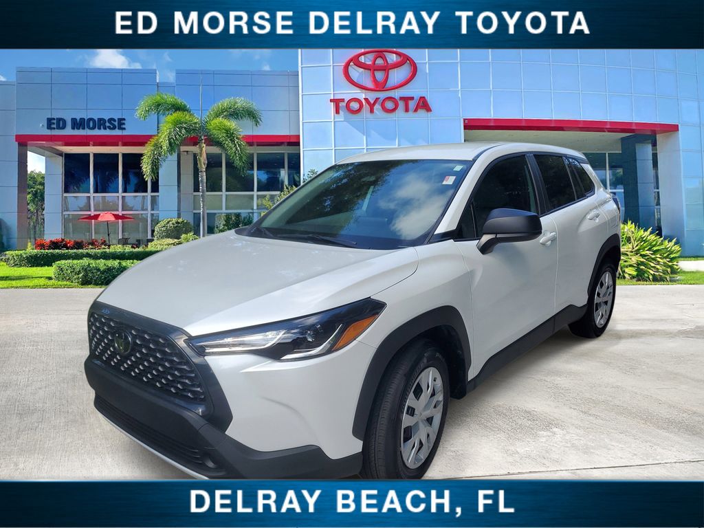 White (Wind Chill Pearl) 2024 Toyota Corolla Cross L FWD SUV / Crossover Front-Wheel Drive Continuously Variable Transmission