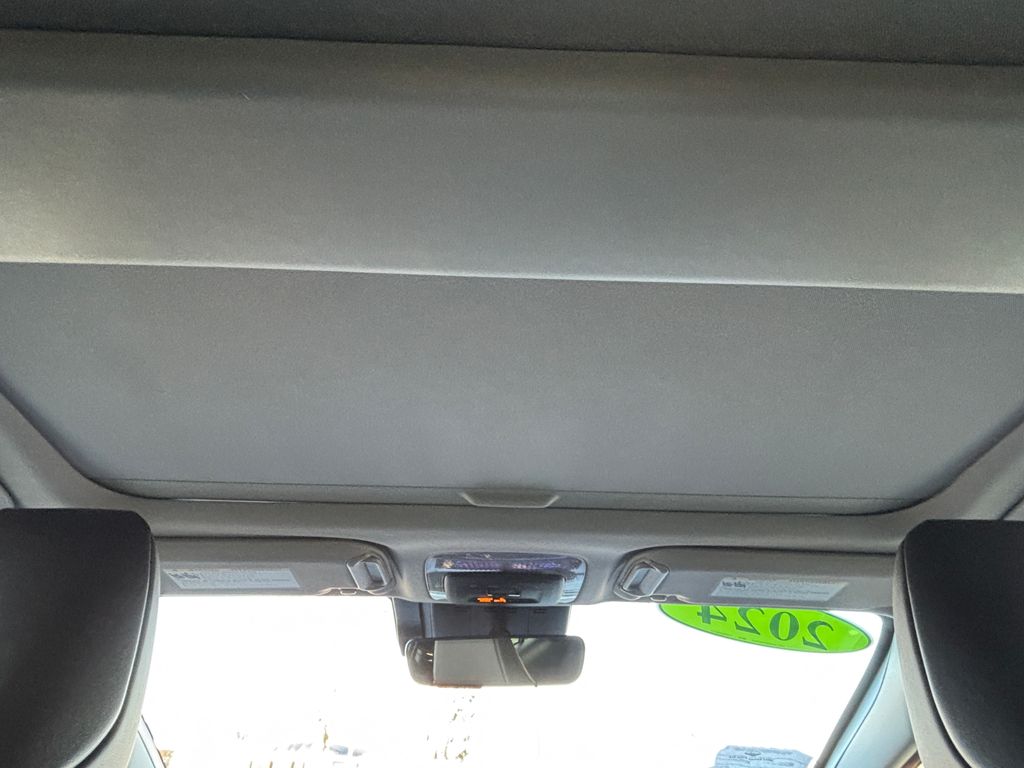 Thumbnail: 2024 Toyota Prius - 20