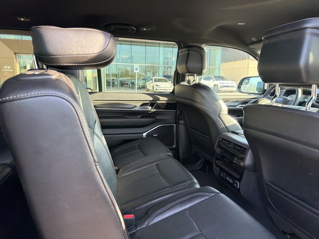 2023 Jeep Wagoneer L