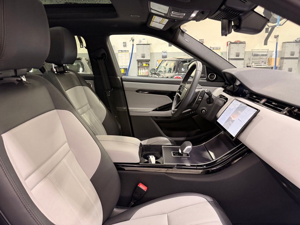 Thumbnail: 2026 Land Rover Range Rover Evoque - 29