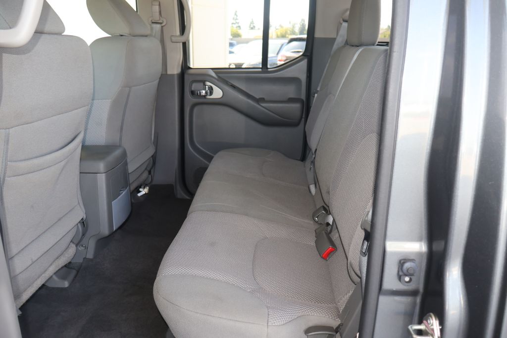 2019 Nissan Frontier SV 23