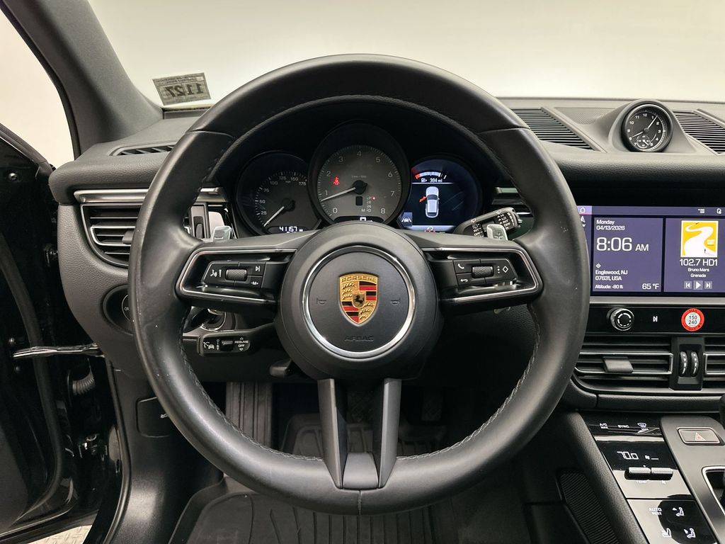 Thumbnail: 2023 Porsche Macan - 30