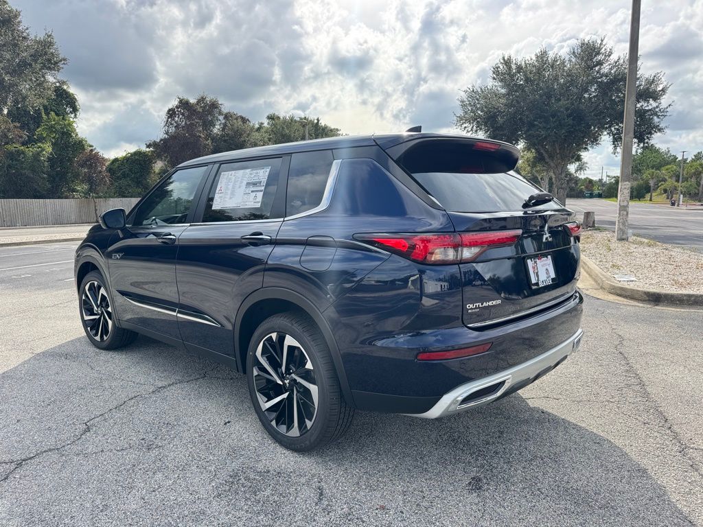 2025 Mitsubishi Outlander PHEV SE photo 2