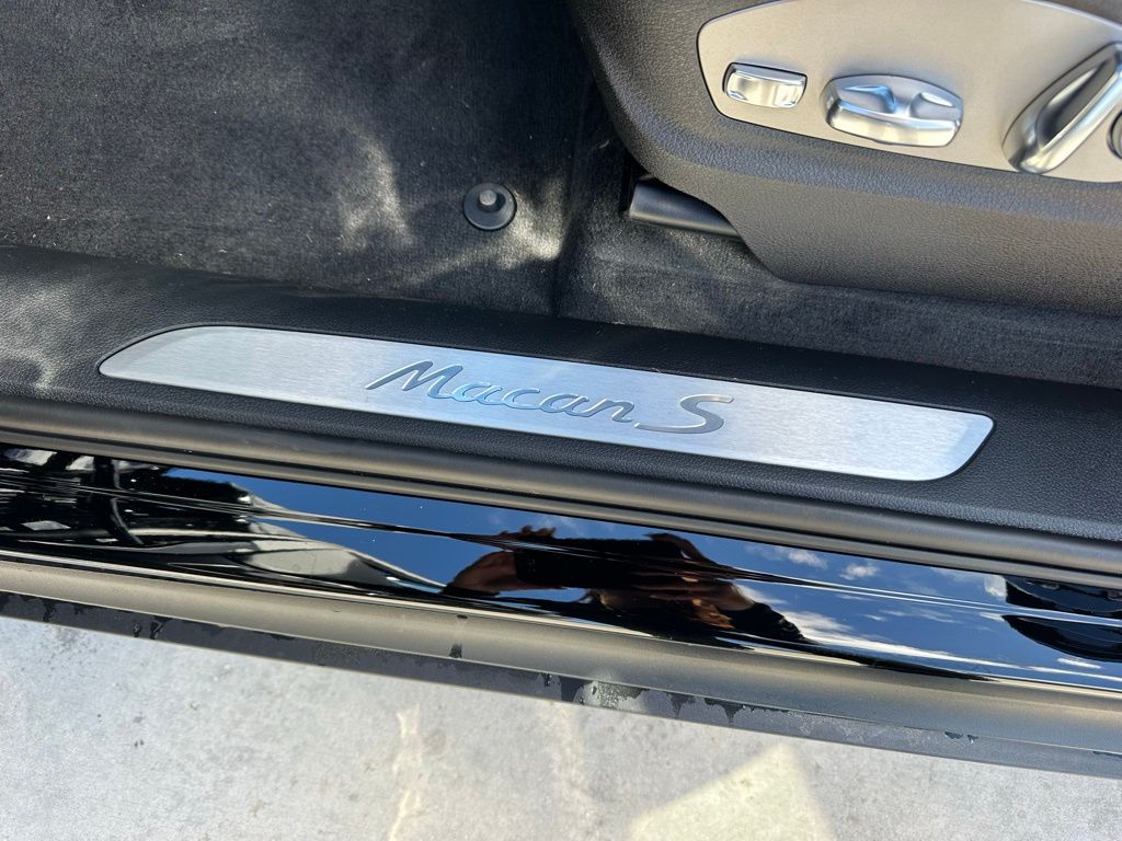 Thumbnail: 2026 Porsche Macan - 24