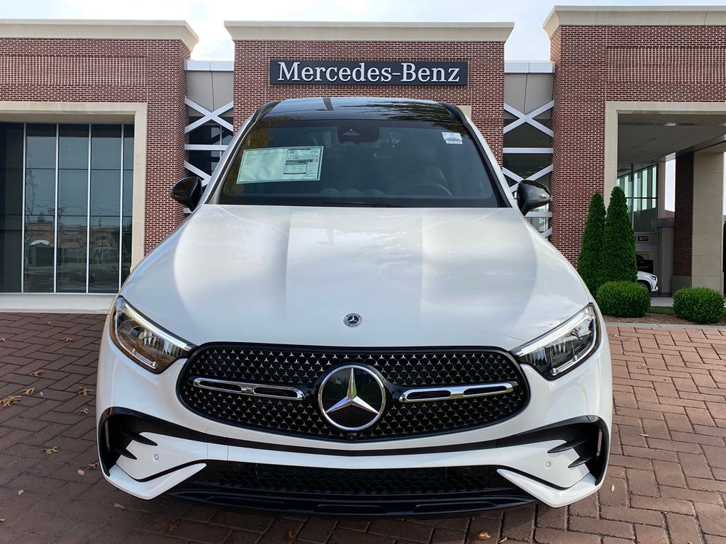 2025 Mercedes-Benz GLC 300 2