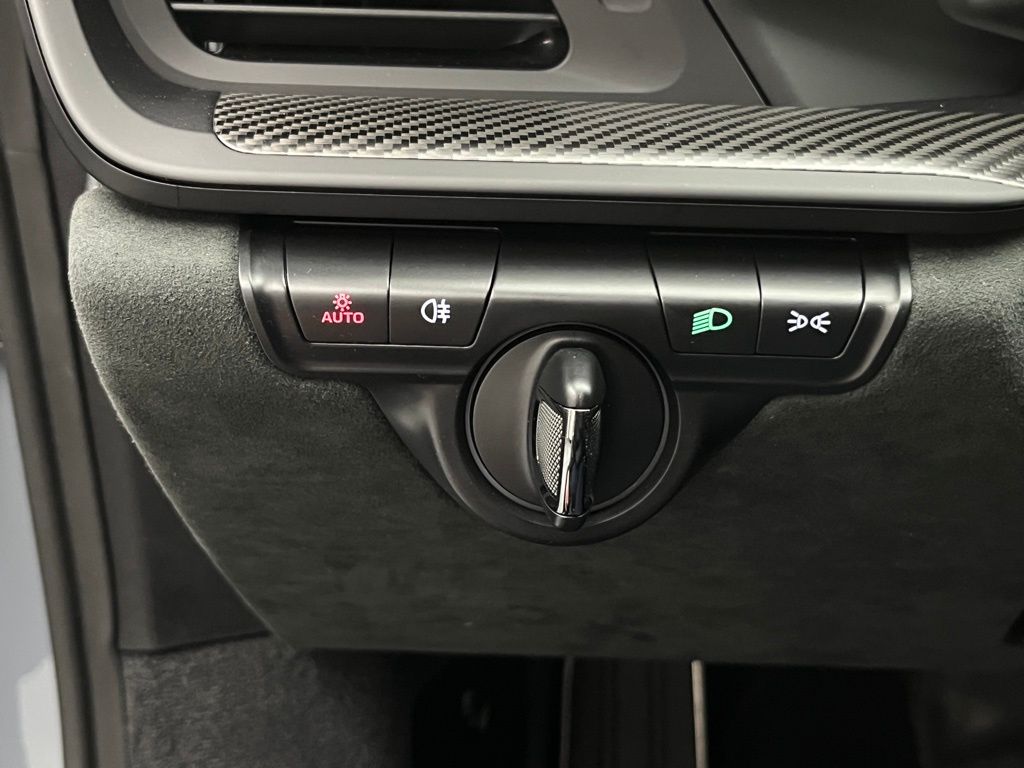 Thumbnail: 2025 Porsche 911 - 26