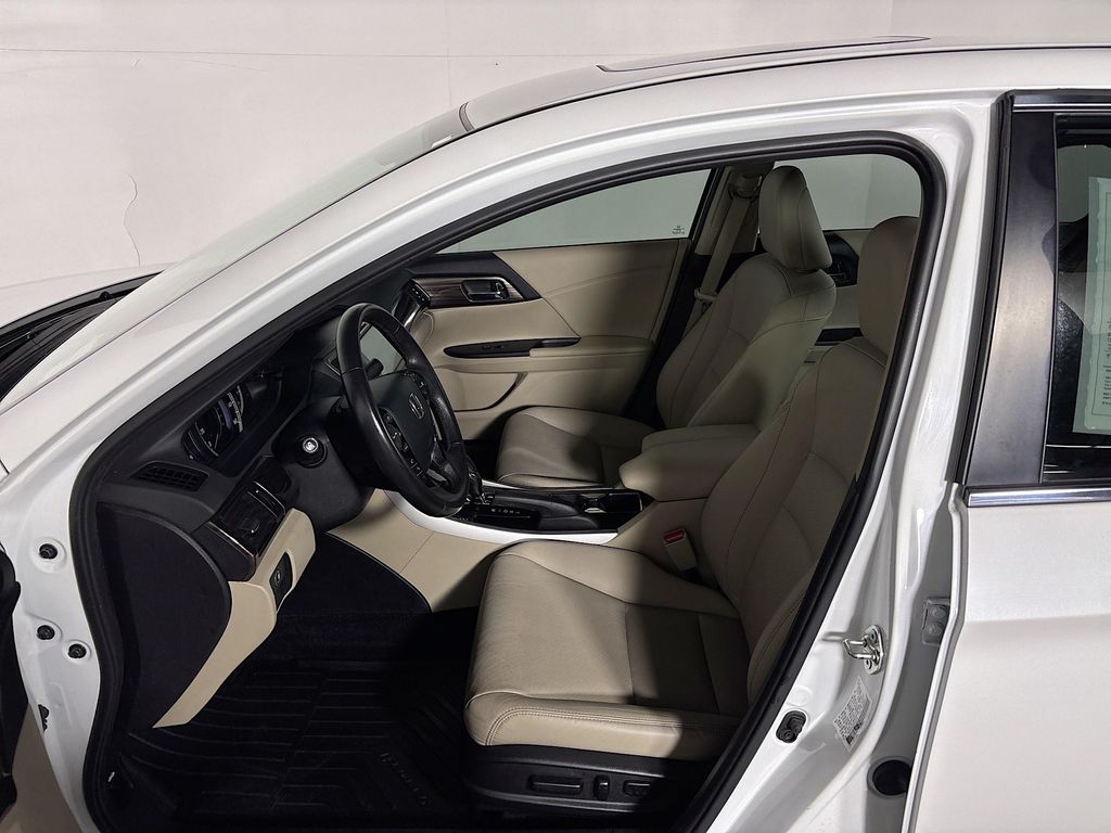 Accord Sedan EX-L w/Navigation and Honda Sensing