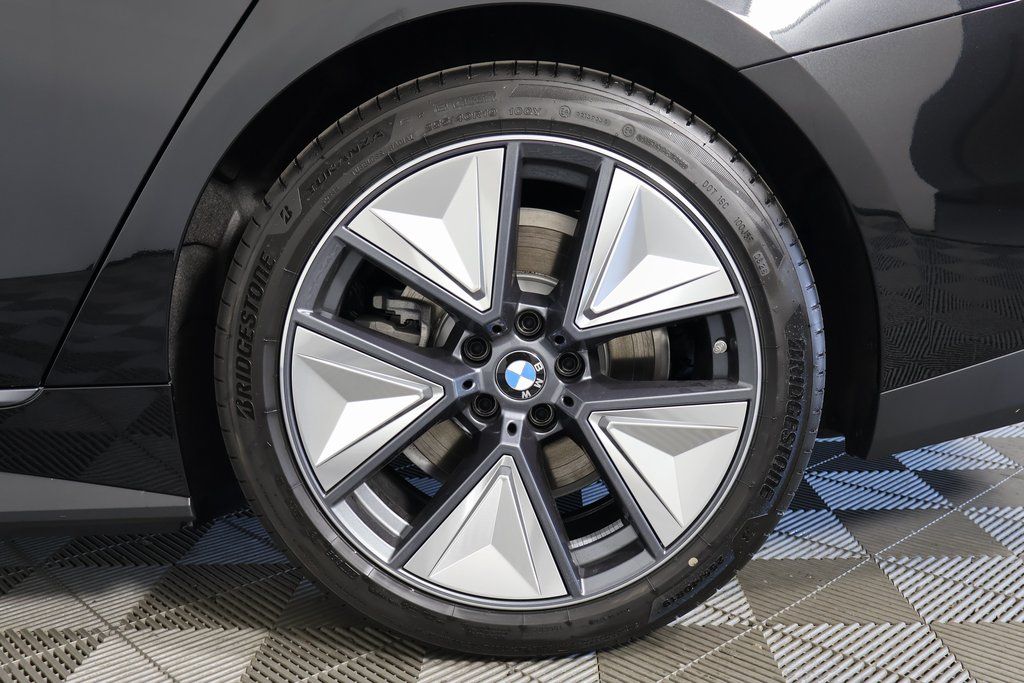Thumbnail: 2026 BMW i4 - 10