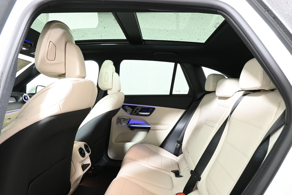2025 Mercedes-Benz GLC 300 24