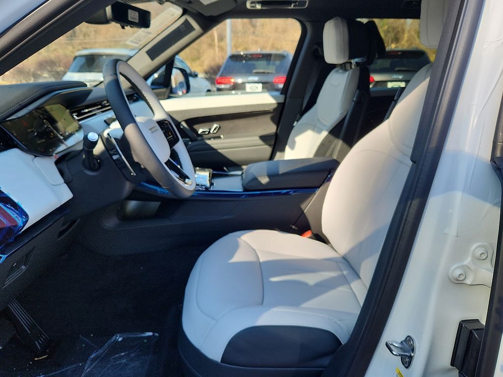 Thumbnail: 2026 Land Rover Range Rover Sport - 6