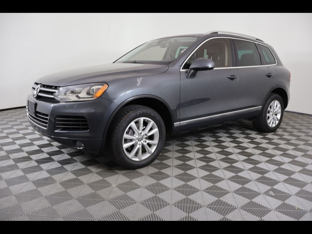 2014 Volkswagen Touareg Sport VR6's photo