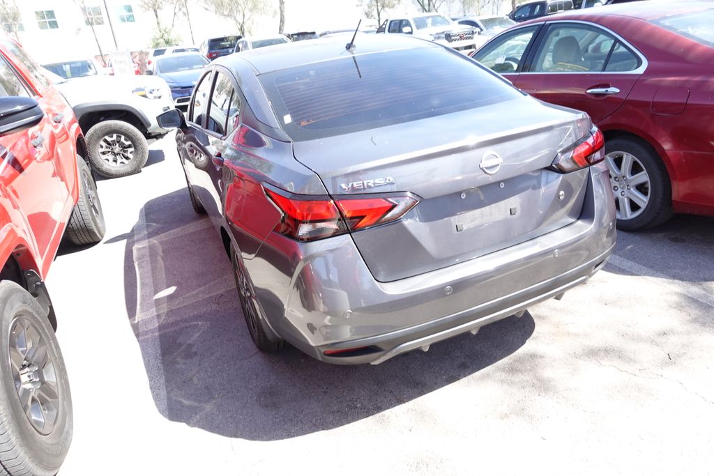 2024 Nissan Versa 1.6 S CVT's photo