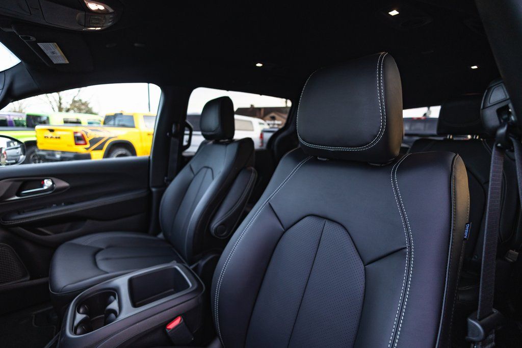 2026 Chrysler Pacifica Select thumbnail 20