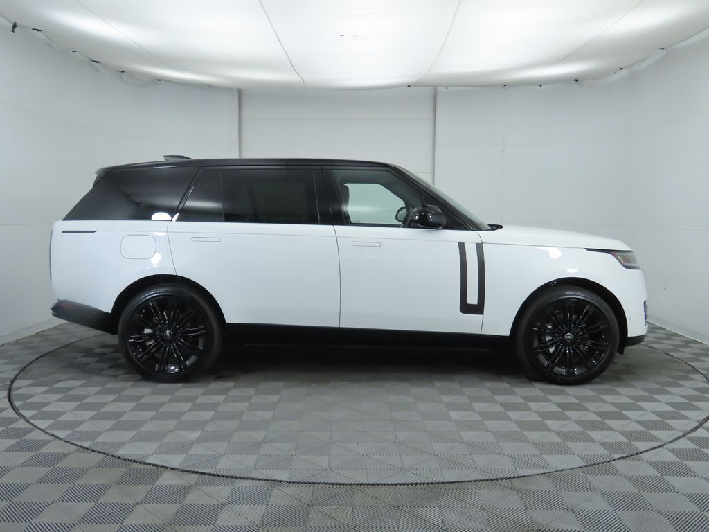 2025 Land Rover Range Rover SE 4