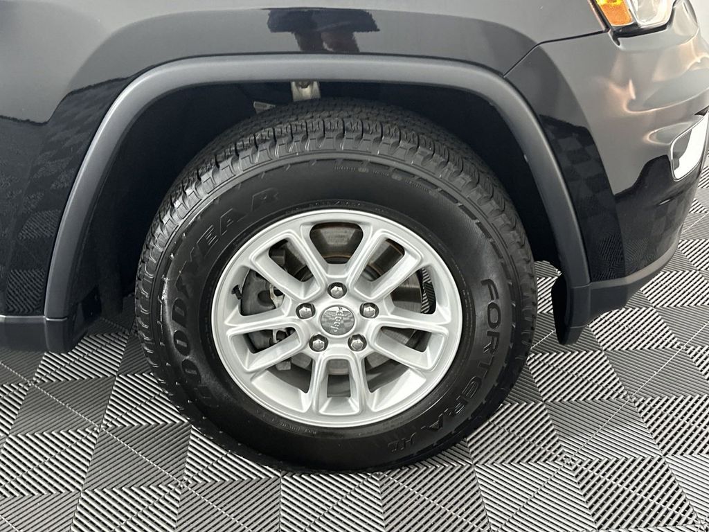 2018 Jeep Grand Cherokee Laredo 11