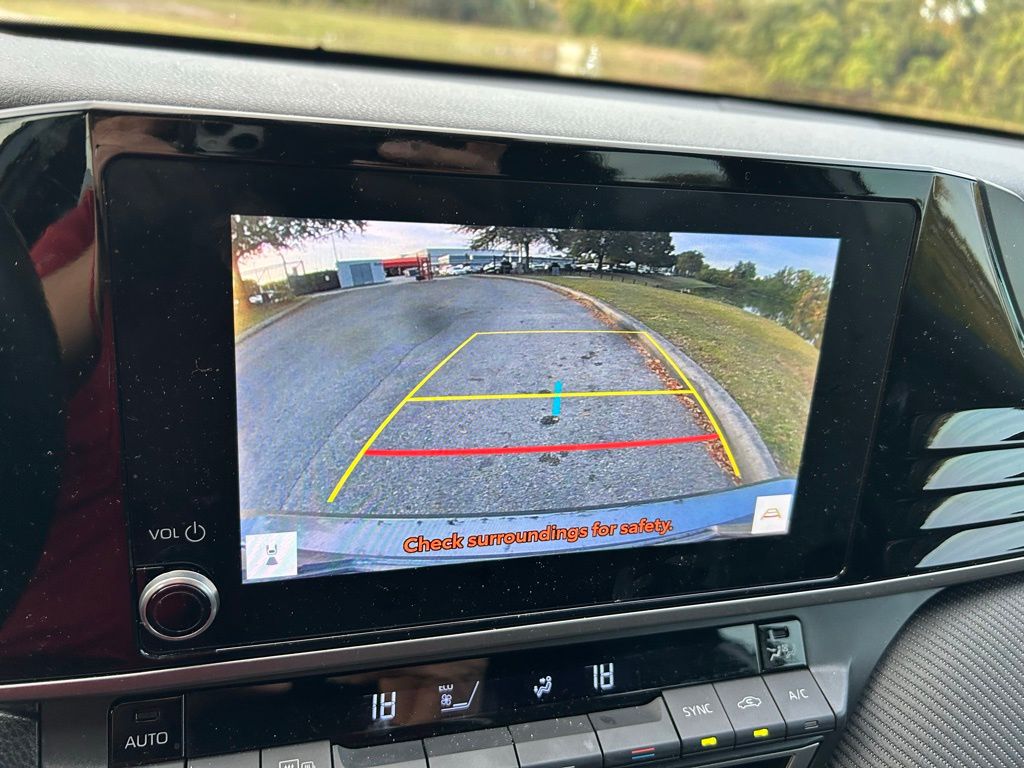 Thumbnail: 2025 Toyota Camry - 24