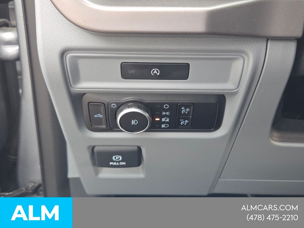 Used 2025 Silver Ford XLT image 26