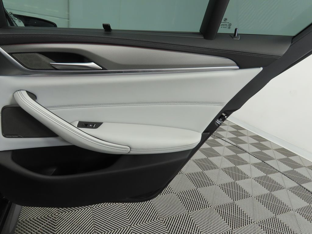 Thumbnail: 2022 BMW M5 - 27