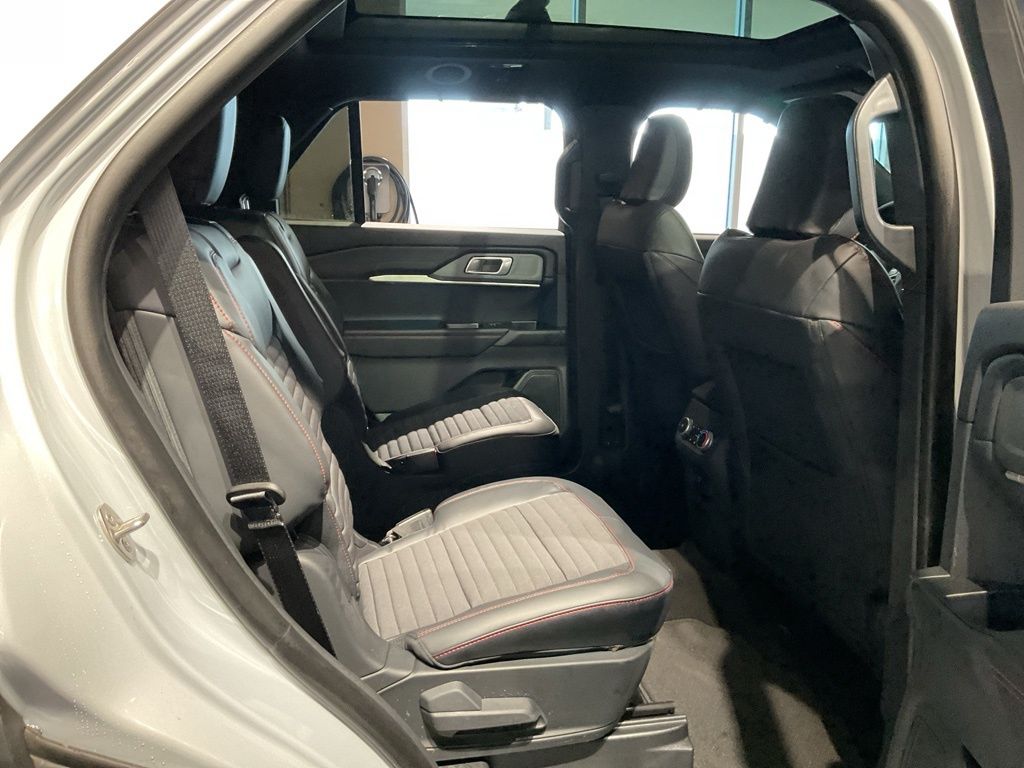 New 2026 White Ford ST-Line image 21