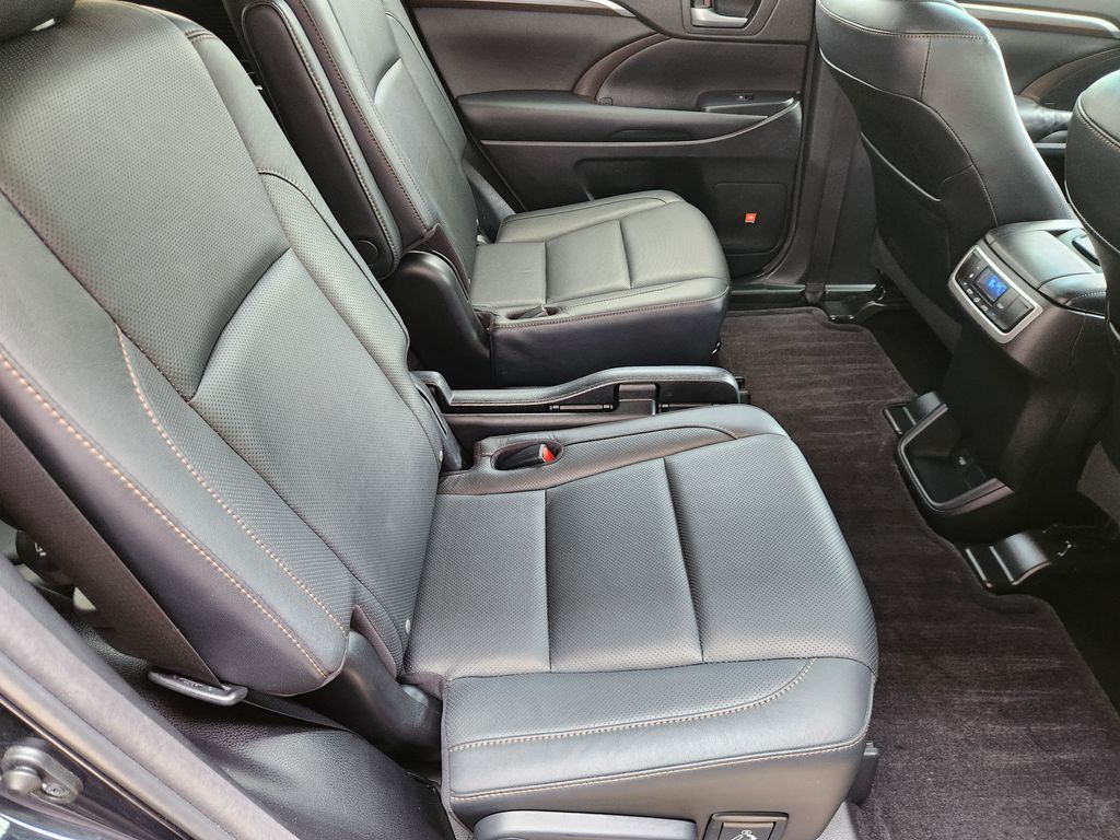 2016 Toyota Highlander Limited Black at Autostrade