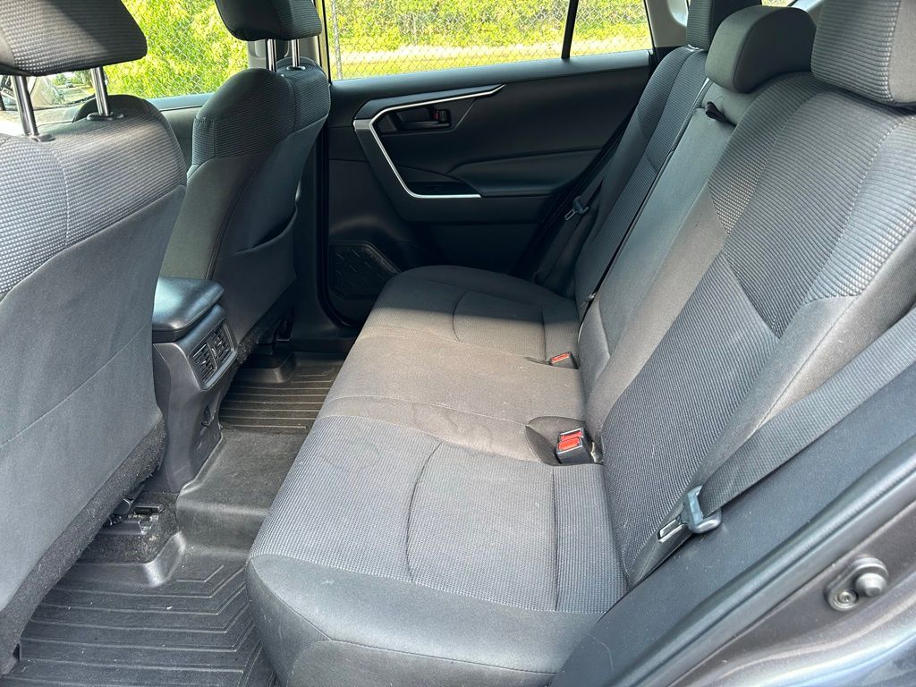 2022 Toyota RAV4 LE 14