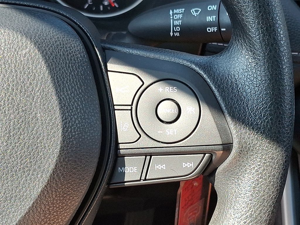 Thumbnail: 2022 Toyota RAV4 - 22