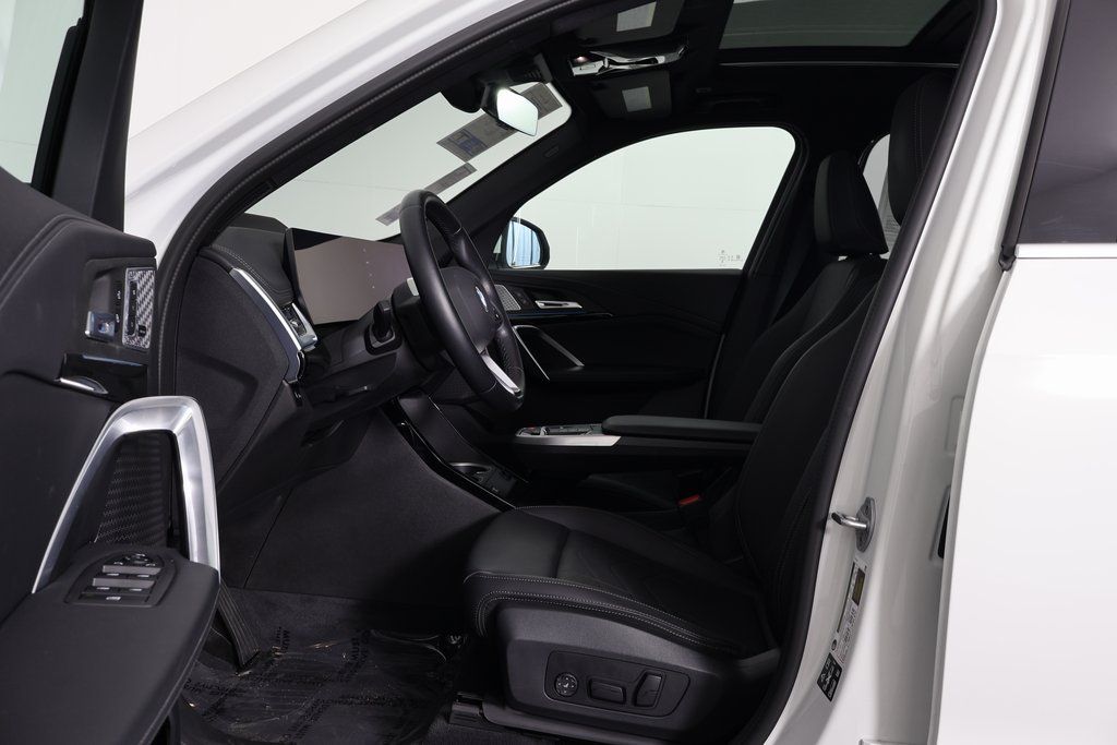 Thumbnail: 2025 BMW X1 - 10