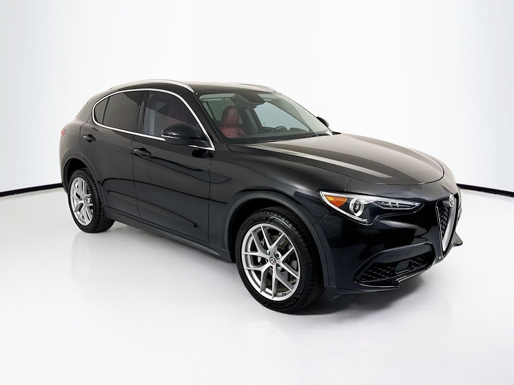 Thumbnail: 2018 Alfa Romeo Stelvio - 3