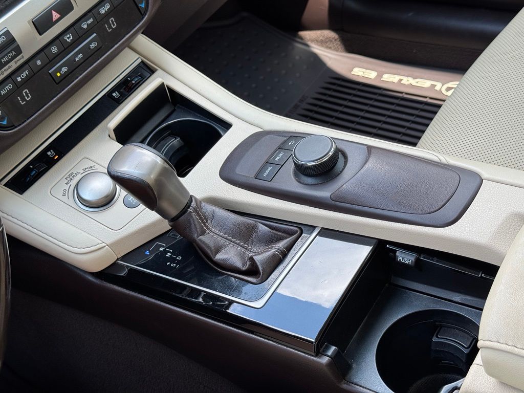 Used 2017 Lexus ES Sedan