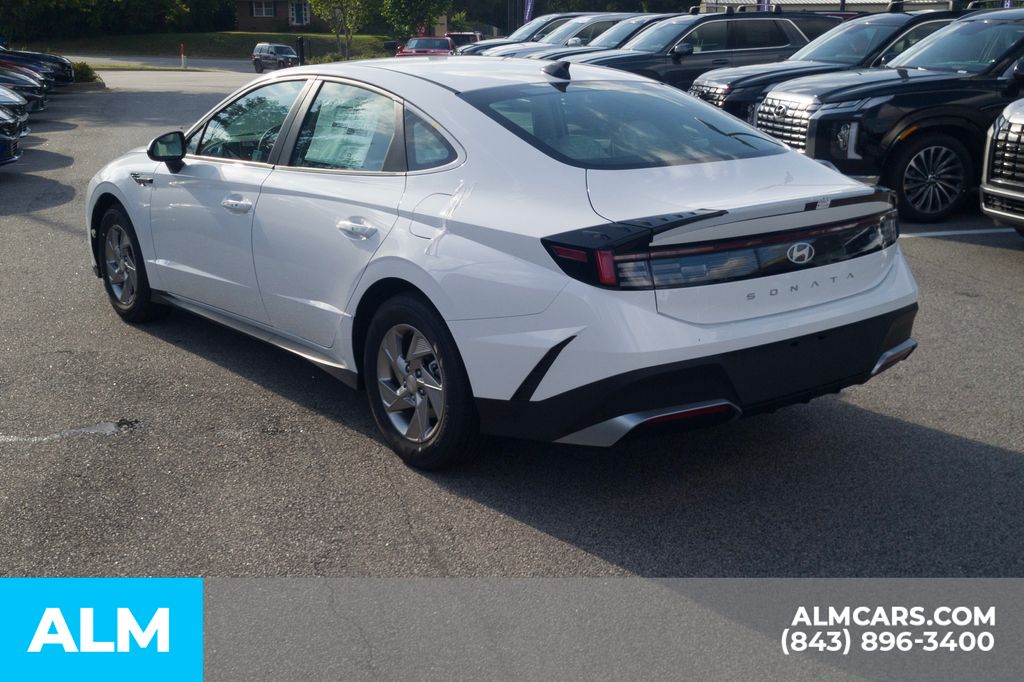 Used 2025 White Hyundai SE image 8