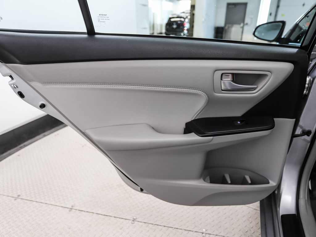 Thumbnail: 2015 Toyota Camry - 19