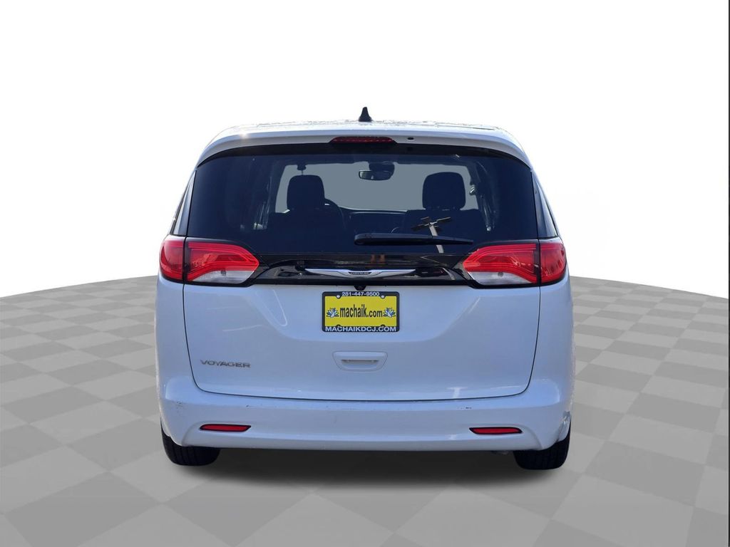 2023 Chrysler Voyager LX - 4